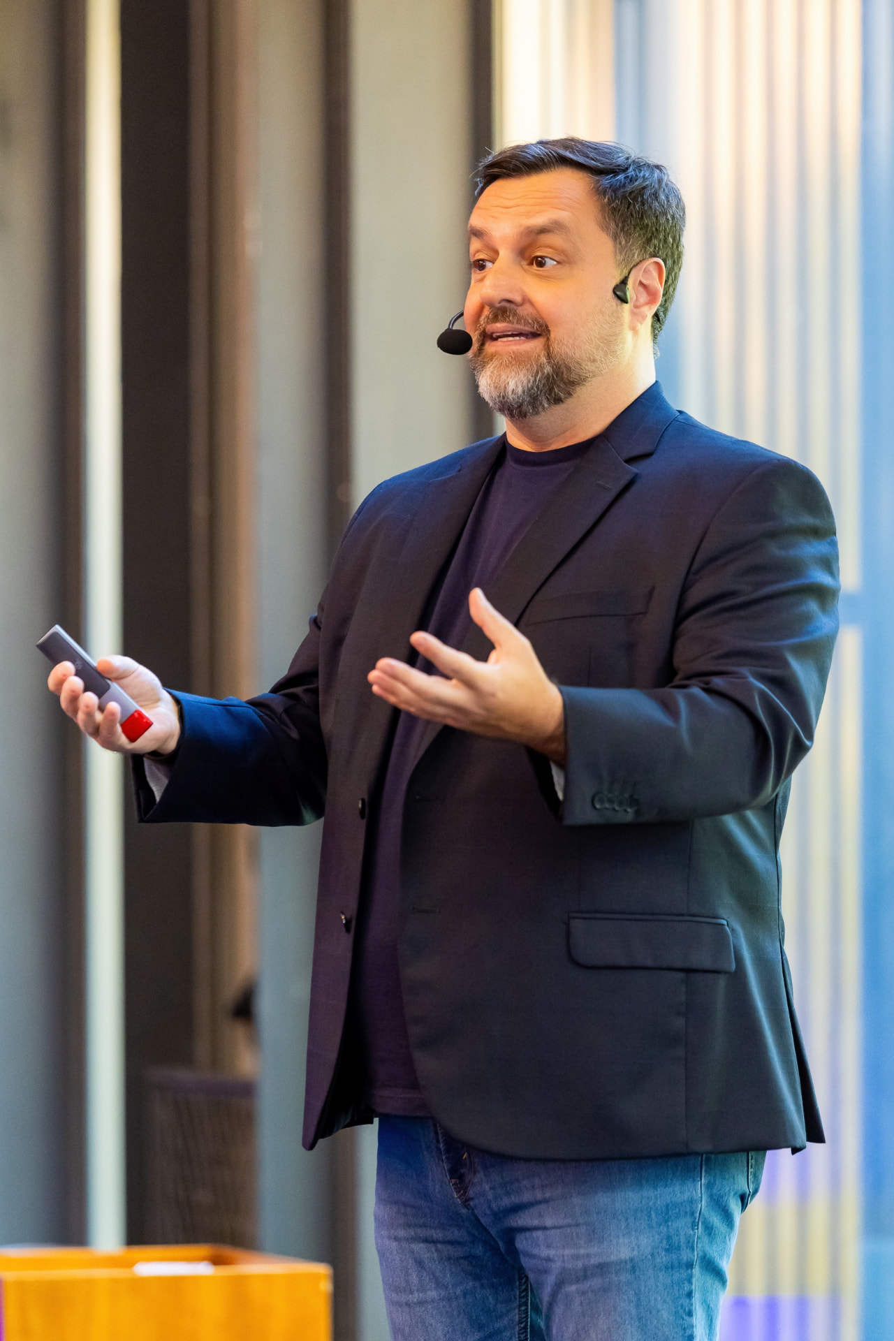Wagner Messa em apresentação corporativa